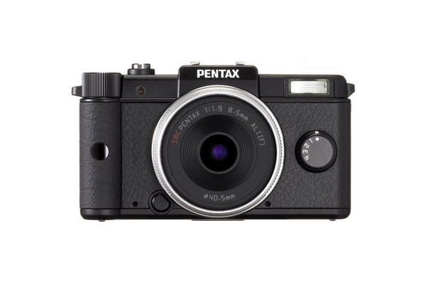 ペンタックス初のミラーレス機として6月に発表された「PENTAX Q」