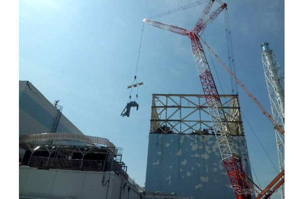 福島第一原子力発電所1号機原子炉建屋カバー鉄骨建方の作業状況（8月10日撮影）