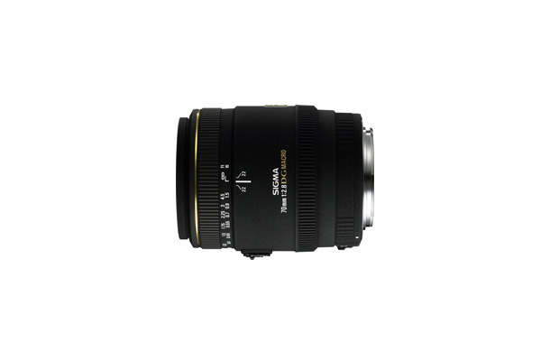 　シグマは10日、中望遠マクロレンズ「MACRO 70mm F2.8 EX DG」を発表した。発売日は、キヤノン用が7月29日、ニコン用とシグマ用が8月下旬、ペンタックス用とソニー用は発売日未定。価格は64,995円。