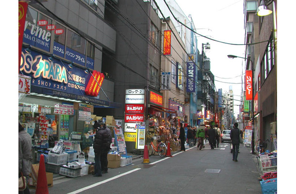 ドスパラ秋葉原本店前のようす