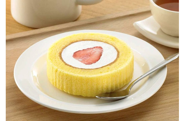 プレミアムロールケーキ（いちごのせ）150円