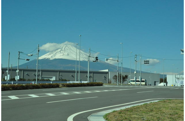 トヨタ東富士研究所内に設けられた高度道路交通システム（ITS）実験場