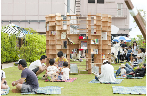 2012年に開催された「あおぞらガーデン」の様子（あおぞらライブラリー）