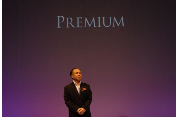 冬モデルのコンセプト「PREMIUM」をアピールする孫正義氏