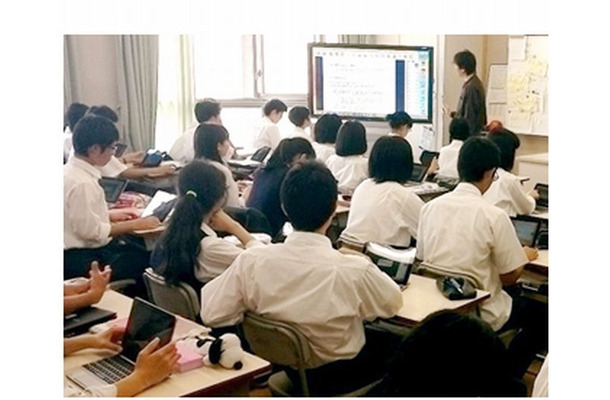 京都市立西京高等学校附属中学校の授業風景