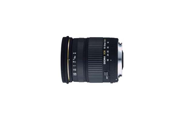 　シグマは、ペンタックスのデジタル一眼レフカメラ「*ist D/DS」専用大口径標準ズームレンズ「18-50mm F2.8 EX DC」の発売日を12月1日に決定した。価格は70,000円。