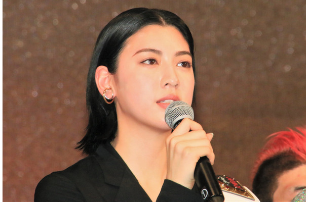 三吉彩花【撮影：小宮山あきの】