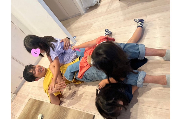 ノンスタ石田、三姉妹たちともみくちゃで遊ぶ姿公開で反響