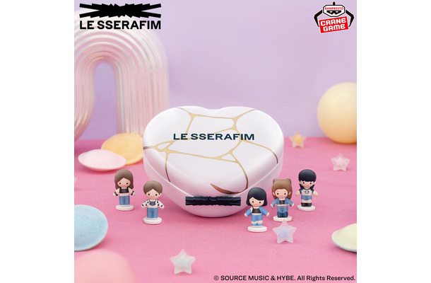 「 LE SSERAFIM Petit Doll Space～ANTIFRAGILE～」　(C) SOURCE MUSIC ＆ HYBE. All Rights Reserved.