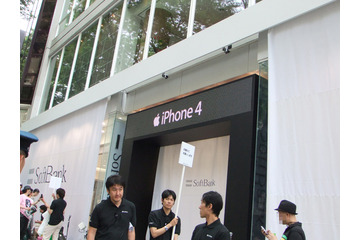 【フォトレポート】iPhone4発売セレモニーに300名以上が殺到 画像