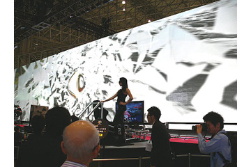 【CEATEC JAPAN 2010 Vol.35】ソニー、迫力の21.7m×4.8mの超巨大3Dディスプレイ 画像