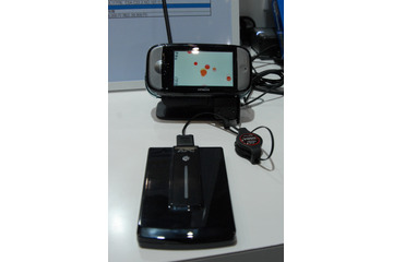 【Interop 2006】 携帯電話やiPodなどが充電できるUSB端子付きバッテリー 画像