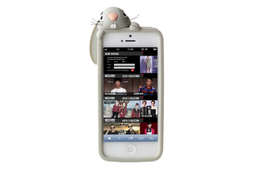 モスキーノのiPhoneケースに、ウサギとパンダ登場 画像