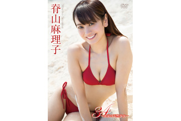 “アイドルすぎる34歳”脊山麻理子、水着ショット披露の初DVDがアイドル部門1位に 画像