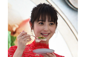 佐々木希、結婚を祝福され照れ笑い！家庭料理では「彩も勉強中」 画像