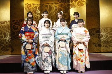 乃木坂46、メンバー8人が乃木神社で成人式！ 画像