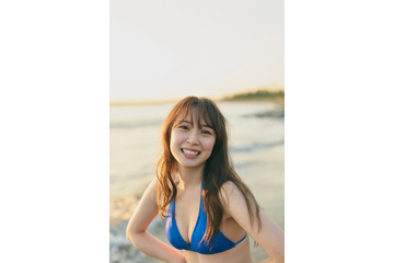 高柳明音「大人なカットも結構ある…かも」 水着姿や過去最大露出のランジェリー姿も 画像