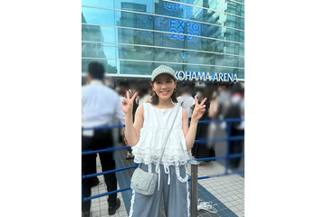 西野未姫、最前列のtimeleszライブで号泣!親子でお揃い“篠塚くん推し”白コーデで参戦 画像