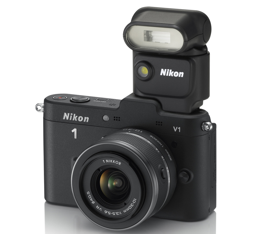 ニコン、新デジカメ「Nikon 1」専用アクセサリ……外付けライトやGPS