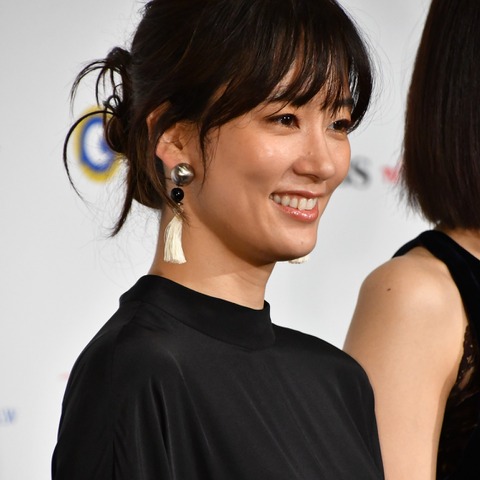 水川あさみ「興奮した？」、三浦春馬との濃厚“大人のキス”に大満足 画像