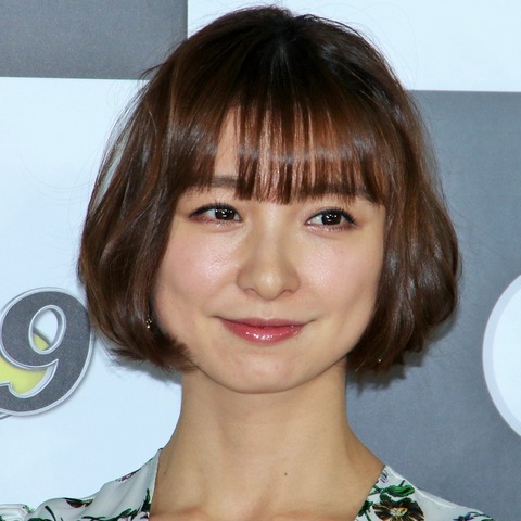 篠田麻里子、結婚後初公の場で“新妻”ぶりを披露！「今日、事件がありまして…」 画像