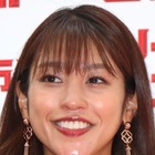 岡副麻希、美背中露出のウエディングフォト公開「惚れ惚れしちゃう」「美しすぎる」 画像