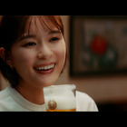 芳根京子、プライベートでは一人飲み！ビールCMで等身大の演技 画像