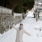 日向坂46・影山優佳、写真集から先行カット公開！雪景色の中で撮られた無邪気でキュートな1枚 画像