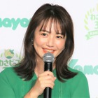 磯山さやか、弾ける美バスト覗くニット姿披露「相変わらず色っぽいね」「胸にお菓子が！」 画像