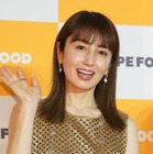 矢田亜希子、涼しげショーパンコーデで45歳の美脚披露「生脚サイコー！」「奇跡の40代」 画像