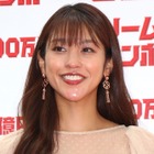 岡副麻希、夫・蒲生尚弥選手のレース初観戦！ 記念の家族ショットに「めっちゃステキ」「ママ可愛い」 画像