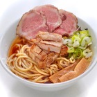 博多豚そば月や西梅田店、「人類みな麺類」監修ラーメン＆まぜそばを期間限定販売 画像