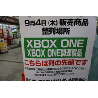 Xbox One発売！開店前の秋葉原ヨドバシカメラに並ぶファン 画像