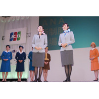 【ツーリズムEXPOジャパン】ANA、客室乗務員の新旧制服が勢揃い 画像