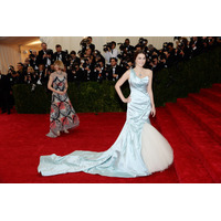 レッドカーペットの主役はトレーンを引くクチュールドレス【2014MET BALL】 画像