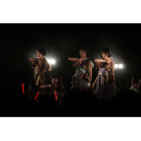 東京女子流、ステージで衣装を脱いだ！新曲「光るよ」初披露 画像