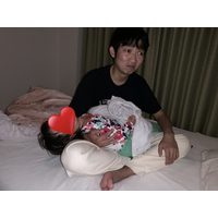 ノンスタイル石田、双子の愛娘寝かしつけるイクメン姿公開 画像