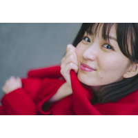 岡崎紗絵、初カレンダーから新たなカット公開！彼女感・大人っぽさ魅せる5枚 画像