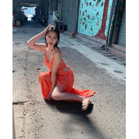 相楽伊織、1st写真集から胸元チラリのオレンジドレスショット公開 画像