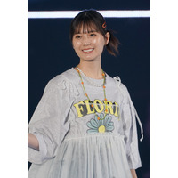 日向坂46・小坂奈緒、始球式でノーバン投球！ 画像