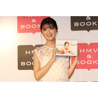 工藤美桜、白のミニワンピでイベント登場！新作カレンダーは「大人っぽさをメインに」 画像