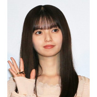 齋藤飛鳥、“もっふもふ”雑誌オフショが話題「なんやこの可愛いの……」「赤ちゃんペンギンみたい」 画像