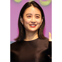 山本美月、イメチェン姿が大胆かつ個性的！「それ似合うのすごい」「へレーネ・クリムトの肖像みたい」 画像