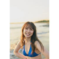 高柳明音「大人なカットも結構ある…かも」 水着姿や過去最大露出のランジェリー姿も 画像