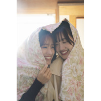 日向坂46・佐々木久美＆美玲、卒業前グラビアで最高の笑顔 画像