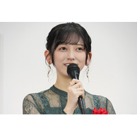 乃木坂46・池田瑛紗、シックなワンピース姿でテープカットイベントに登場「本当に光栄です」 画像